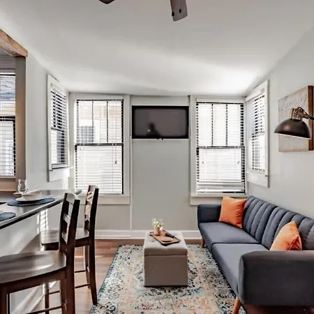 Apartamento Dauphin District Darling #4 Downtown, Dining